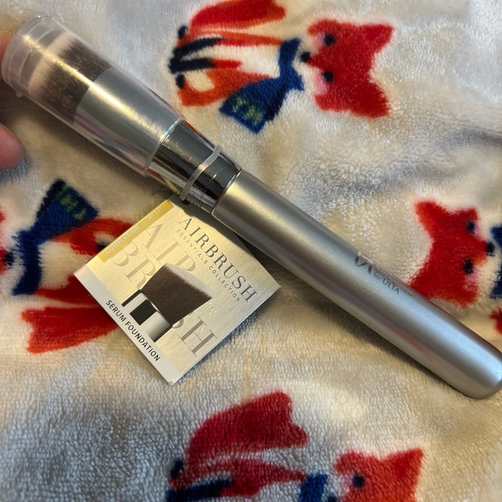 IT Cosmetics Silver Makeup Brush